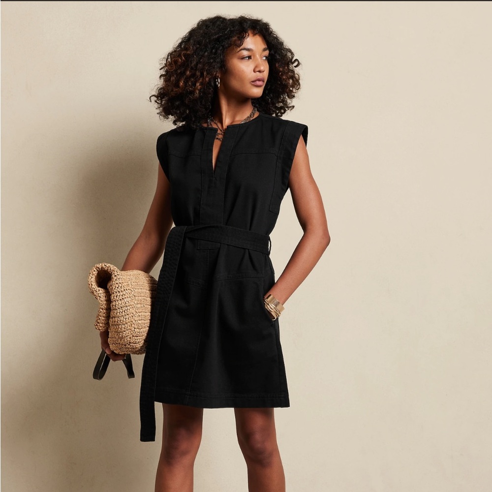 NWT Split Neck Sleeveless Dress - Banana Republic Factory - Black